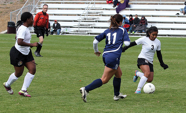 Warriors Tie in Opener