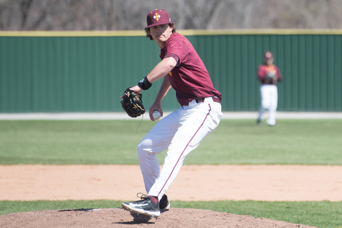 WARRIORS DROP NIACC, EXTEND STREAK TO SIX