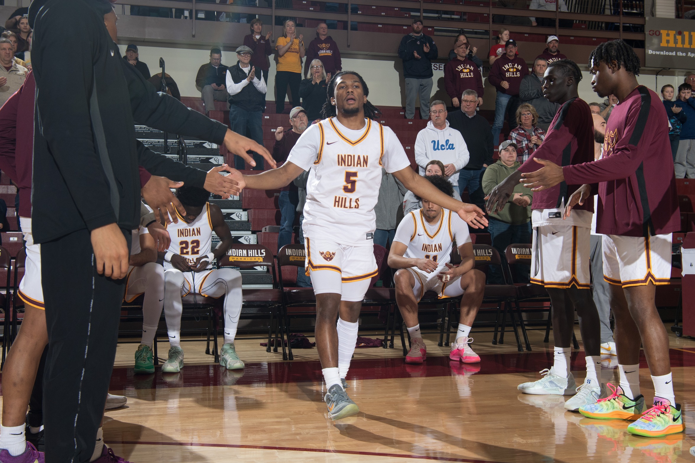 PREVIEW: NO. 2 WARRIORS AT NO. 6 TROJANS