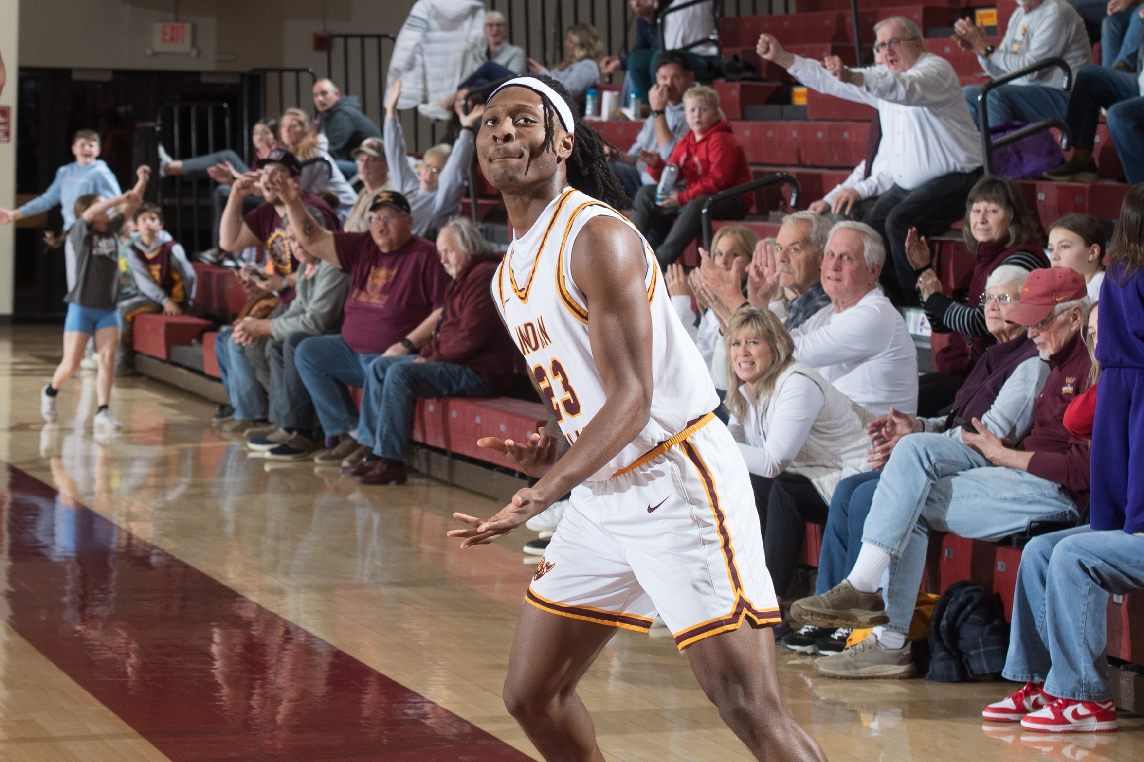 WATSON, WARRIORS THROTTLE TROJANS AT HOME