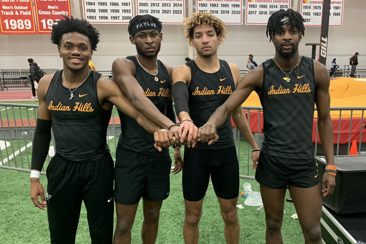 MEN'S RELAY SQUAD EARNS ICCAC HONORS