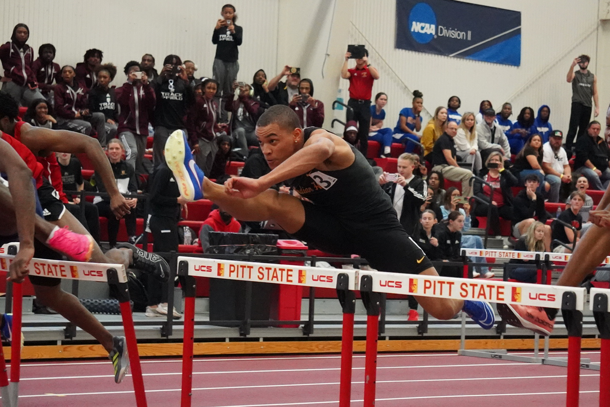 NO. 1 RANKED WARRIORS SHINE AT PITT STATE