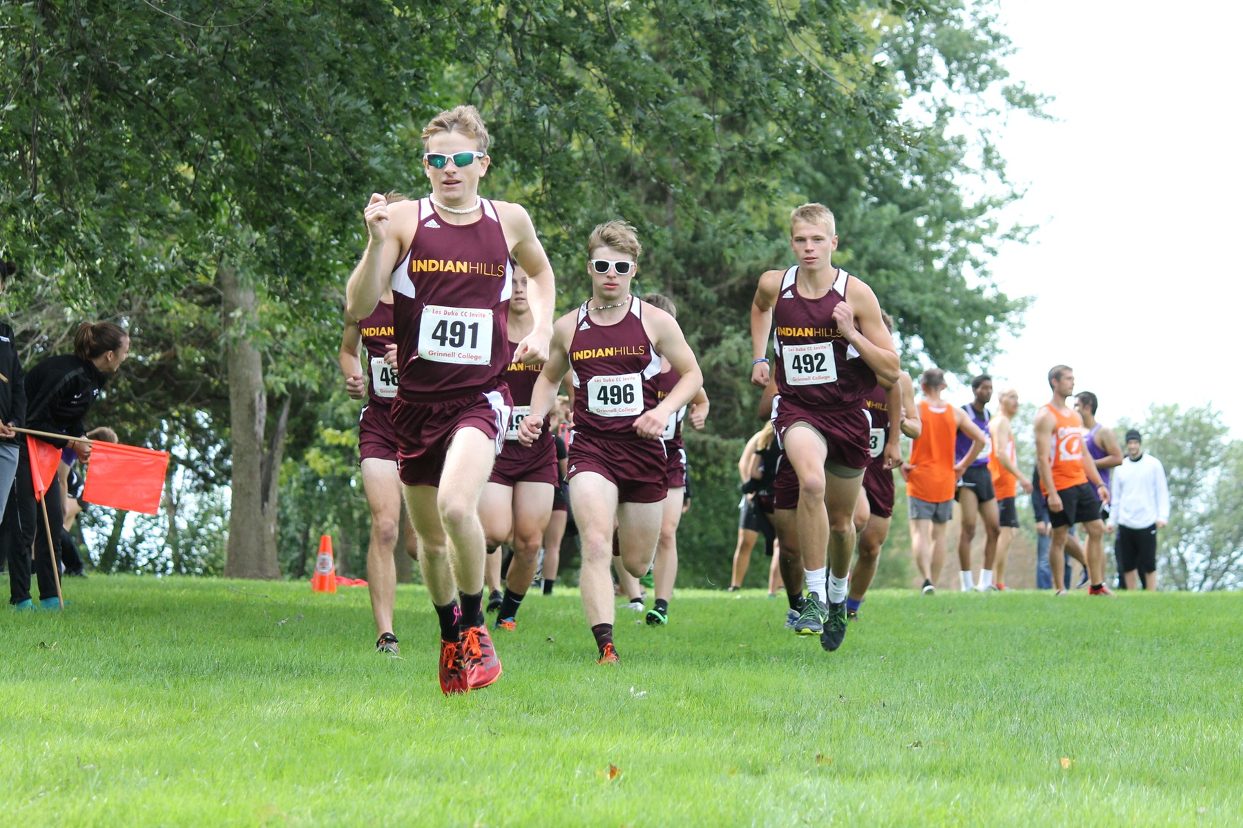 Men's cross country team sets school record at Brissman-Lundeen Invitational.