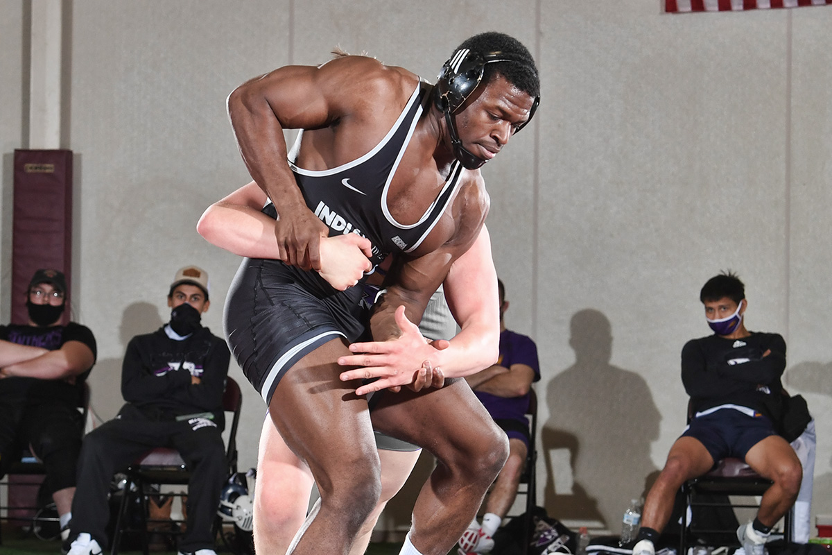WARRIORS UPSET NO. 6 TRITONS, 27-15