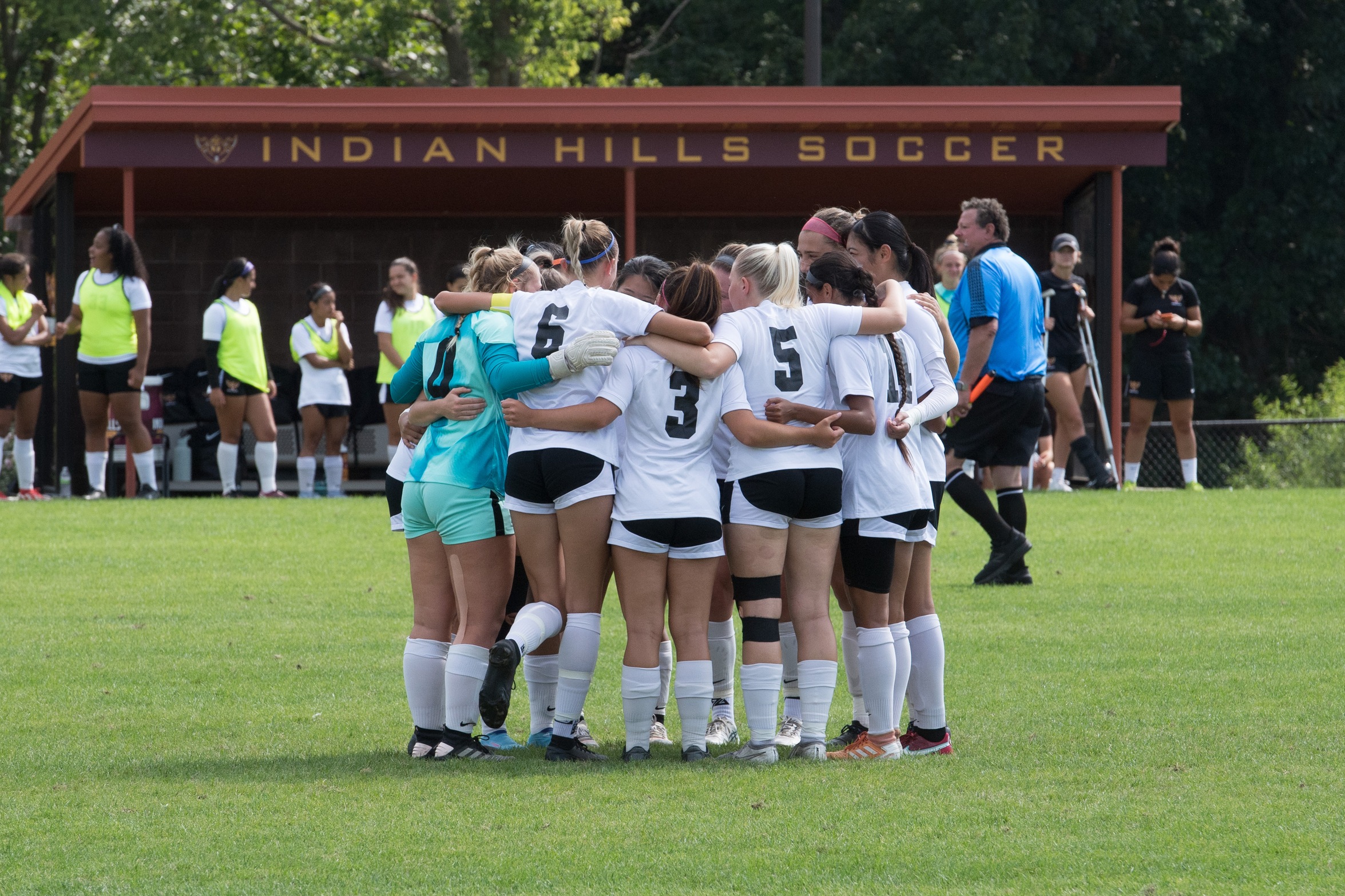 WOMEN'S SOCCER STUMBLES ON THE ROAD