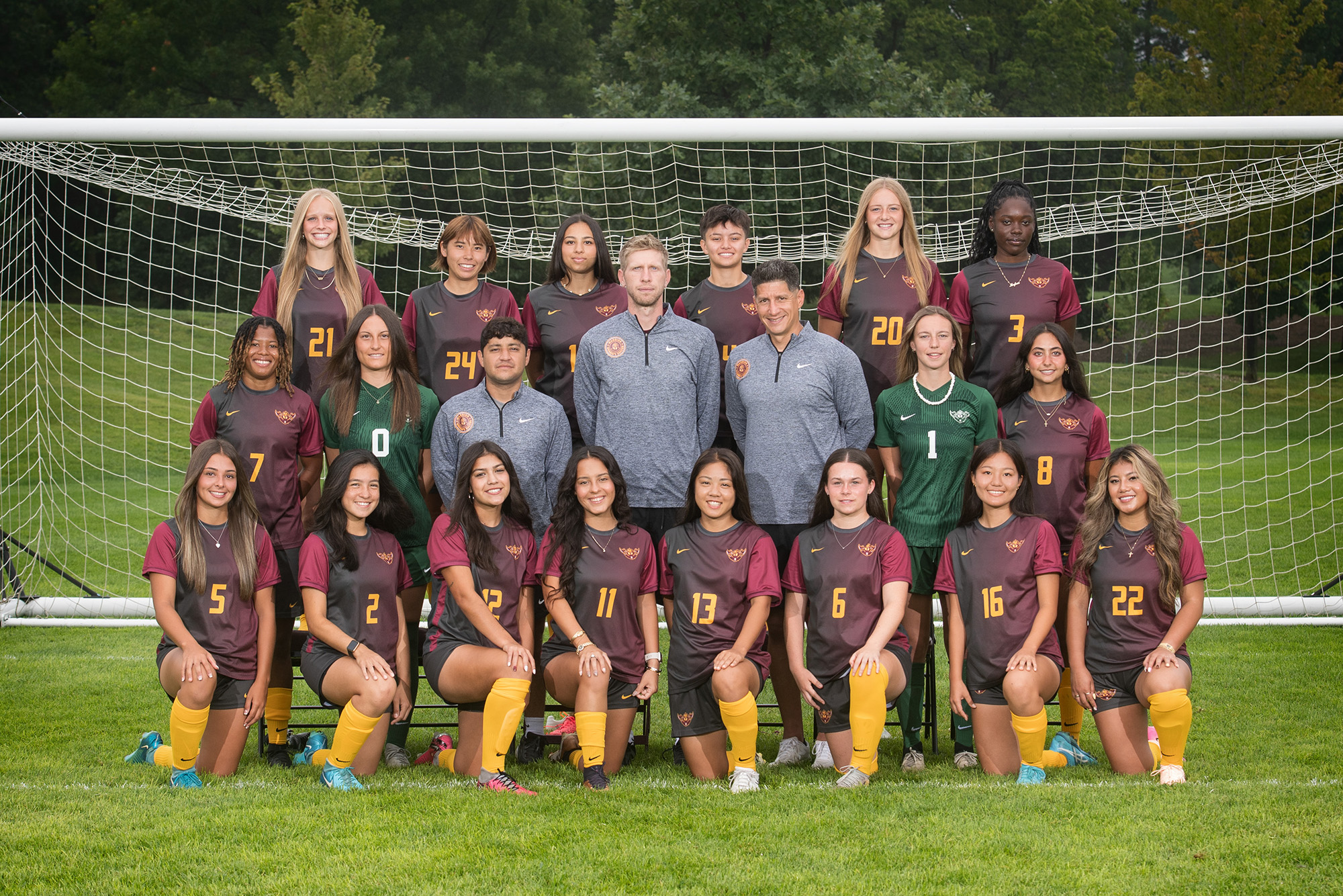 IHCCsoccerWteam25_web
