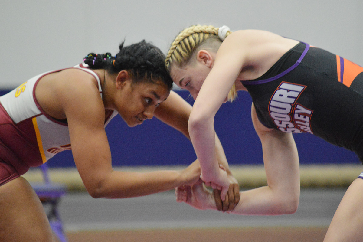 HISTORY!  IHCC WOMEN SPLIT FIRST-EVER WRESTLING DUALS